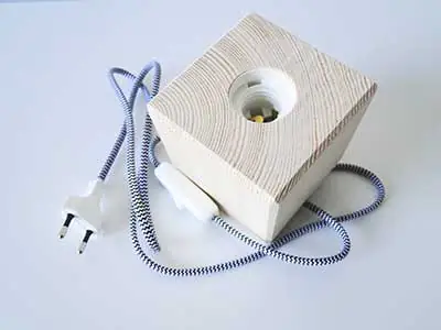 Aufbau Holzblock für DIY-Lampe Aufbau Holzblock für DIY-Lampe